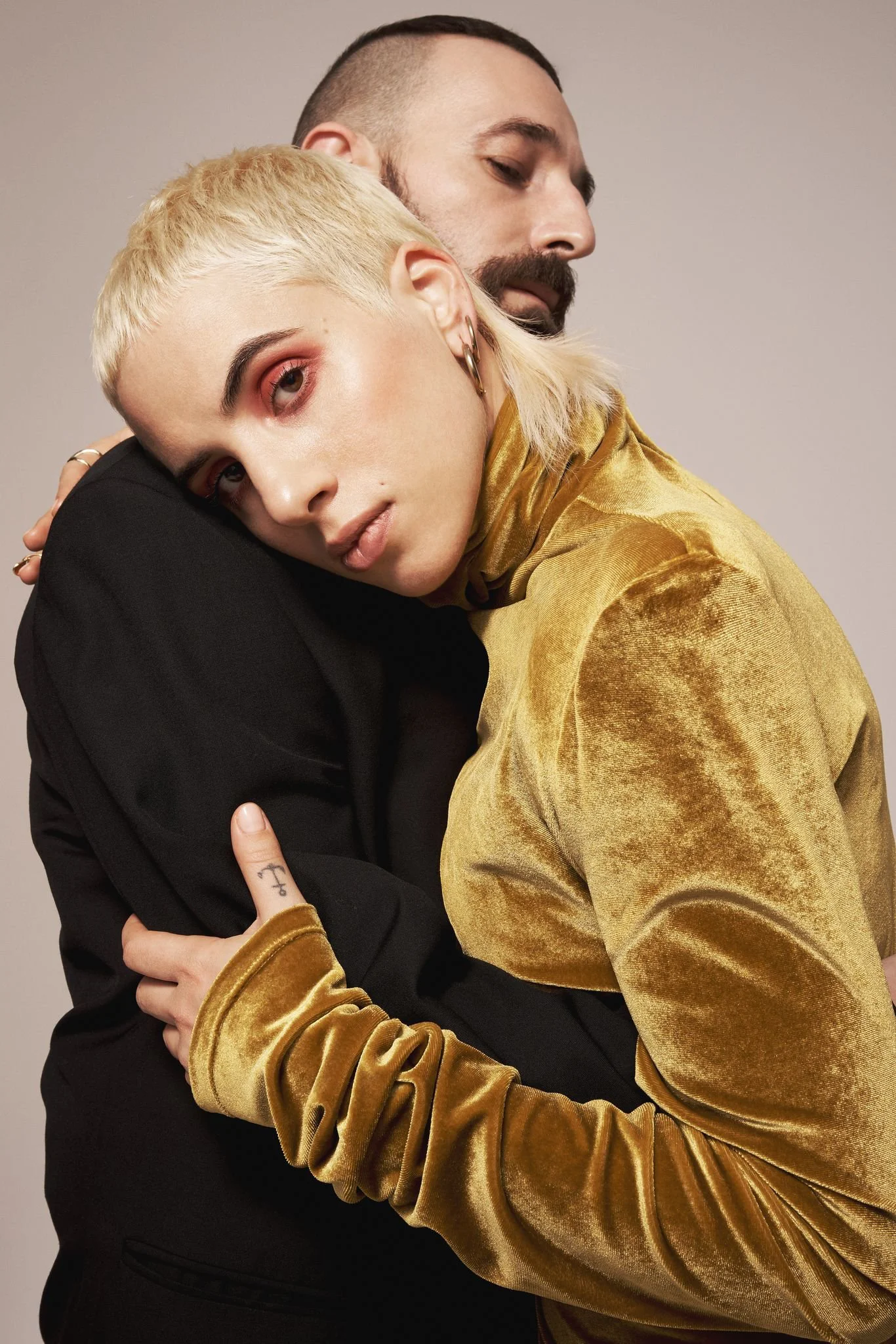 Muzika, Jugoslavija i Italija: O čemu italijanska grupa Koma Koze peva u pesmi „Jugoslavija" 1 Frančeska i Fausto, grupa Komo Koza