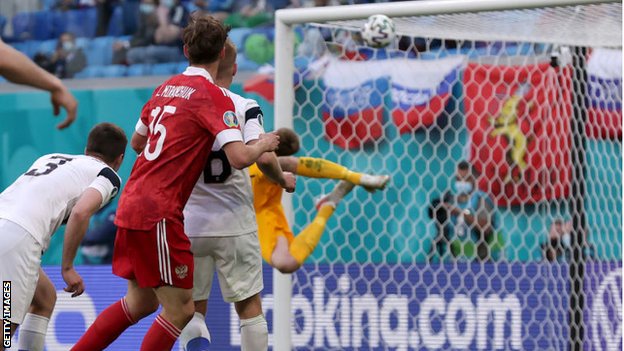 EURO 2020: Italijani marširaju, Velšani se osmehuju, Arnautović kažnjen utakmicom neigranja, moda pomeranja flašica 3 Russia goal