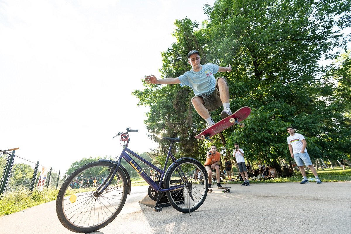 Niš, vožnja i skejtbord: Kako je proslavljen Svetski dan skejtborda 3 Skok preko bicikla? Nije problem!