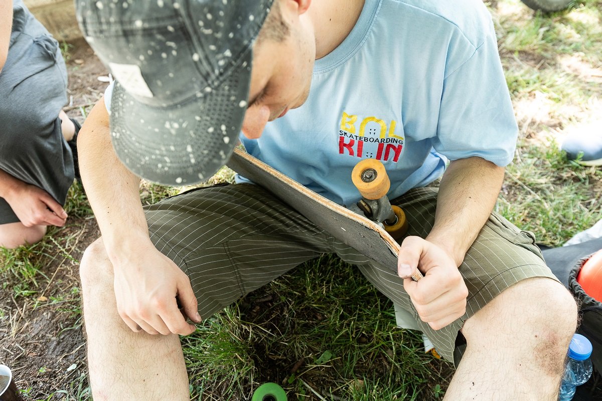 Niš, vožnja i skejtbord: Kako je proslavljen Svetski dan skejtborda 5 Pre svake vožnje, valje proveriti skejt
