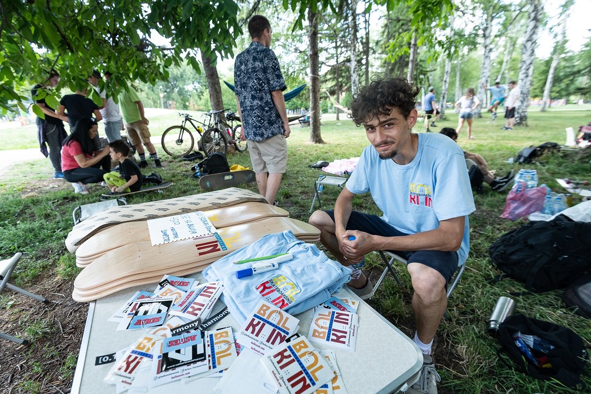 Niš, vožnja i skejtbord: Kako je proslavljen Svetski dan skejtborda 4 Štand u parku
