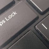 Svetski dan velikih slova na tastaturi: Da li se koriste za 'vikanje preko poruka' ili pravopis 3