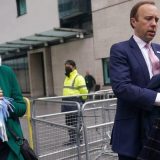 Korona virus, Britanija, afera: Ministar zdravlja podneo ostavku zbog kršenja Kovid pravila o fizičkoj udaljenosti 6