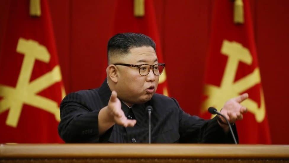 Severna Koreja: Ljudi zabrinuti zbog Kima Džonga Una jer je vidno smršao 1 A photo released by North Korea's official KCNA news agency shows North Korean leader Kim Jong-un at a meeting of the Workers Party in Pyongyang. Photo: 18 June 2021