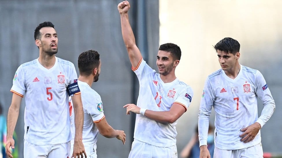 EURO 2020 i fudbal: Bizaran autogol Španaca, Hrvati izborili produžetke, ali potom elimisani 1 Ferran Torres celebrates