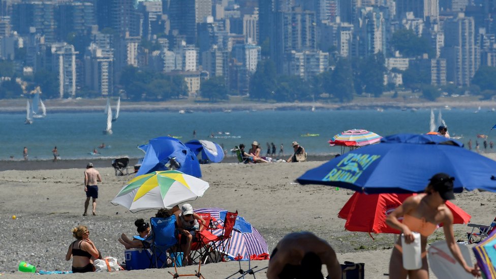 Kanada i toplotni talas: Desetine stradalih usled rekordnih temperatura 1 ljudi na plaži u vankuveru