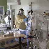 U svetu od korona virusa umrlo 3,73 miliona ljudi 13