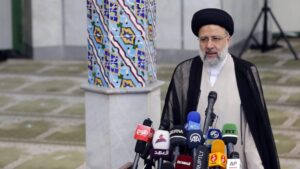 Helikopter u kojem je bio iranski predsednik pretrpeo „teško sletanje“: Spasilački timovi zbog lošeg vremena još nisu stigli