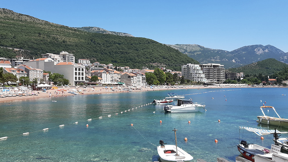 Petrovac se "otključao", turisti stidljivo pristižu 1