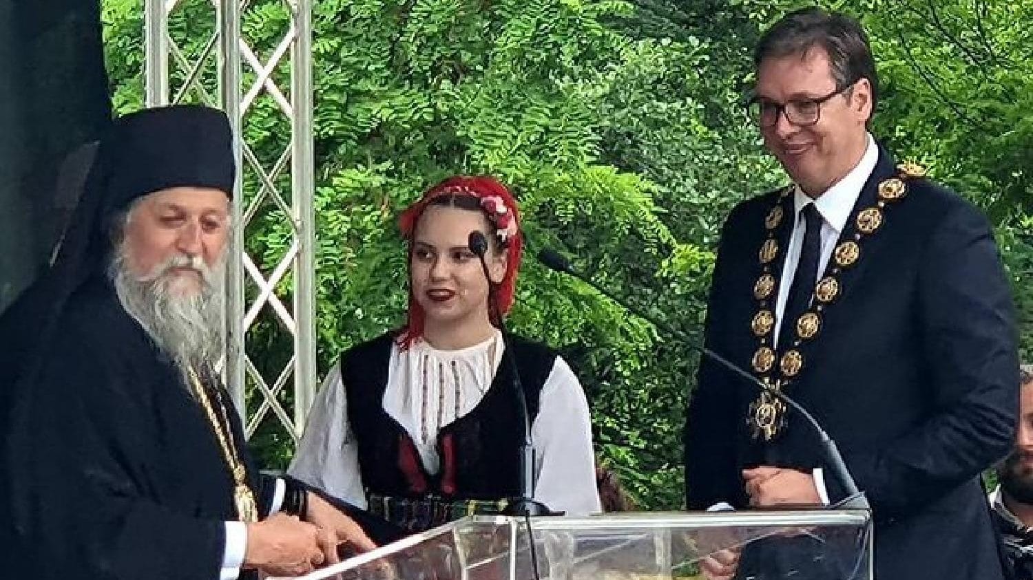 Vučiću uručen orden Eparhije vranjske 1