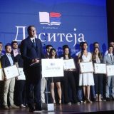 Vučić uručio stipendije „Dositeja” najboljim studentima Univerziteta u Beogradu 3