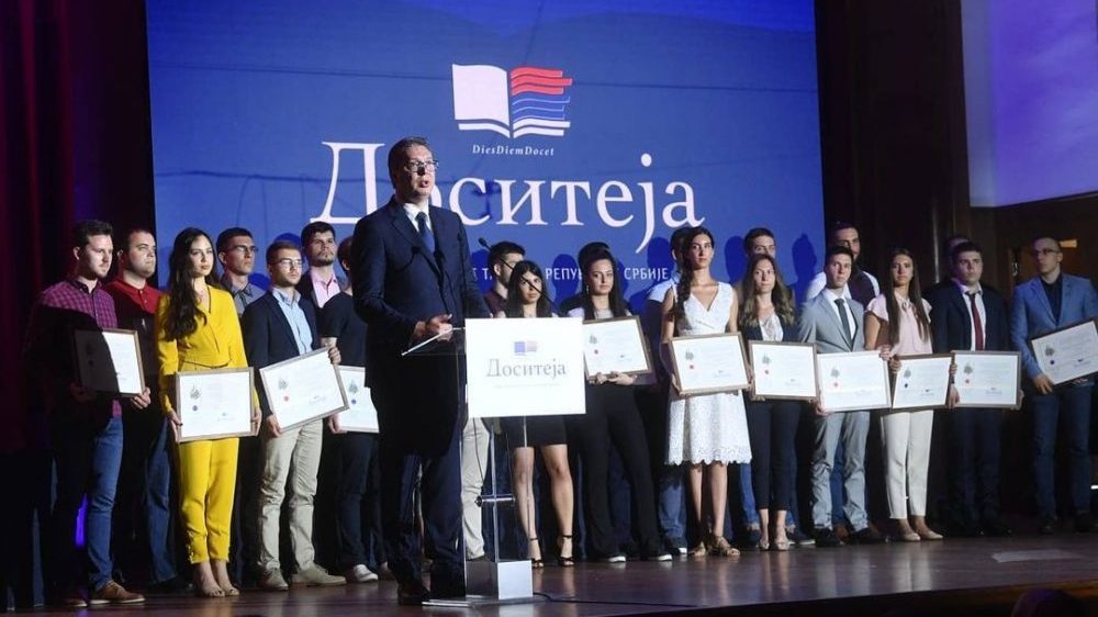 Vučić uručio stipendije „Dositeja” najboljim studentima Univerziteta u Beogradu 1