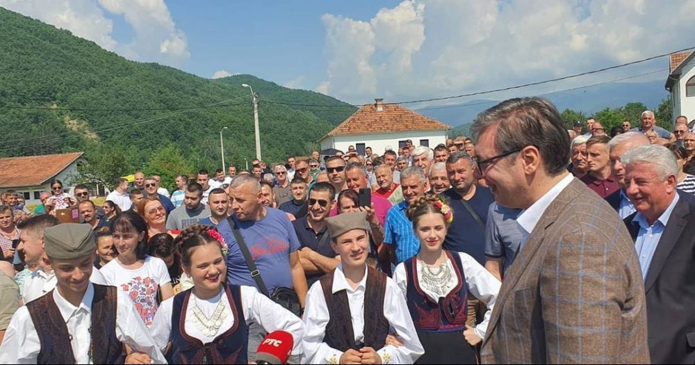 Vučić obišao novoizgrađenu crkvu u selu Dežava 1