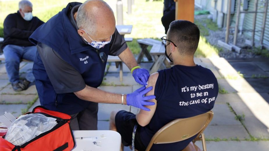 Bela kuća: Više od 70 odsto Amerikanaca starijih od 30 godina dobilo antikovid vakcinu 1