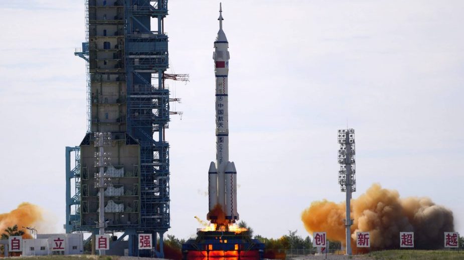 Ka novoj kineskoj svemirskoj stanici poletela raketa sa tri astronauta 1