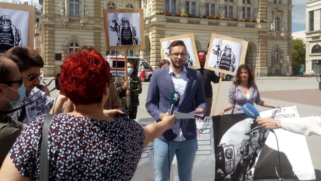 Prve reakcije na kriznu noć: Da li se to Vojska stavila na stranu SNS? 9 Prve reakcije na kriznu noć: Da li se to Vojska stavila na stranu SNS? 8