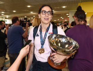 Aplauzi i ovacije za srpske košarkašice na dočeku ispred Starog dvora (FOTO) 12