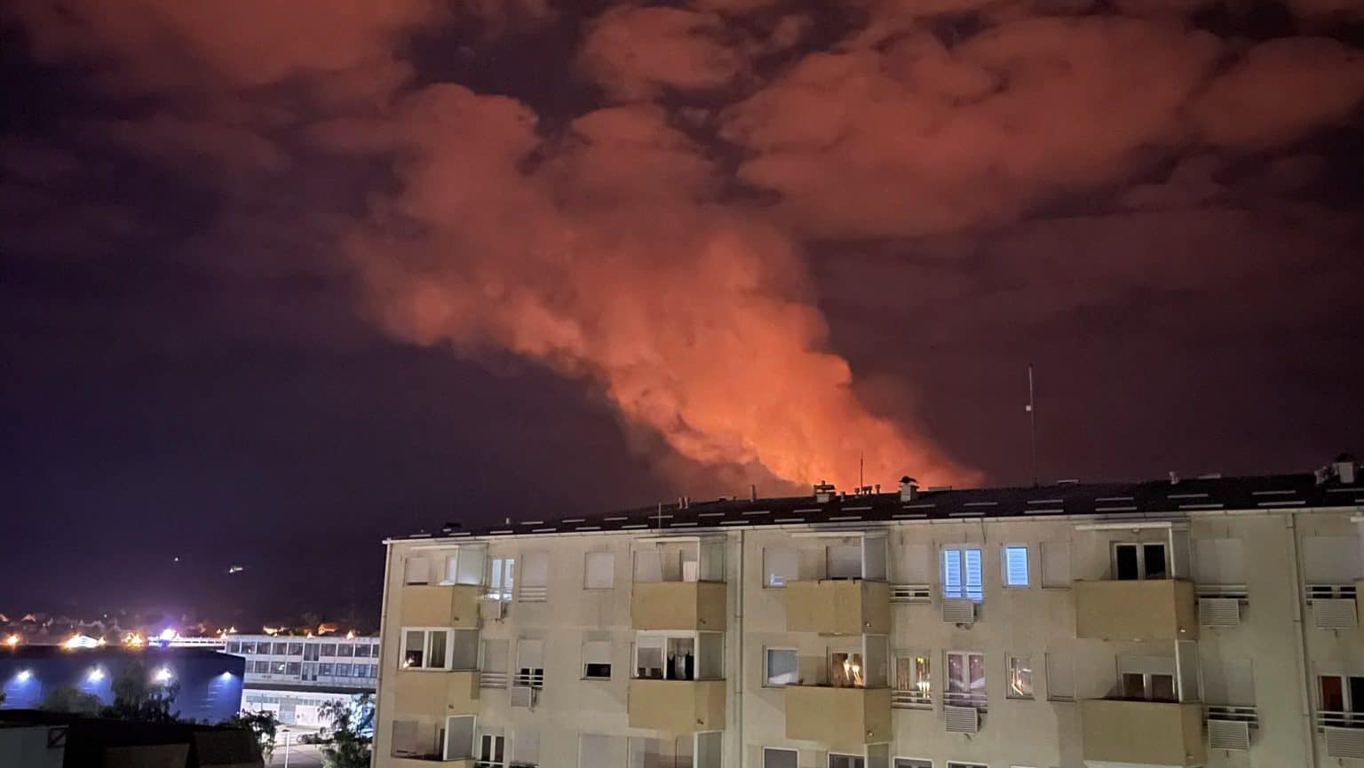 Završeno gašenje požara u Čačku (VIDEO, FOTO) 1