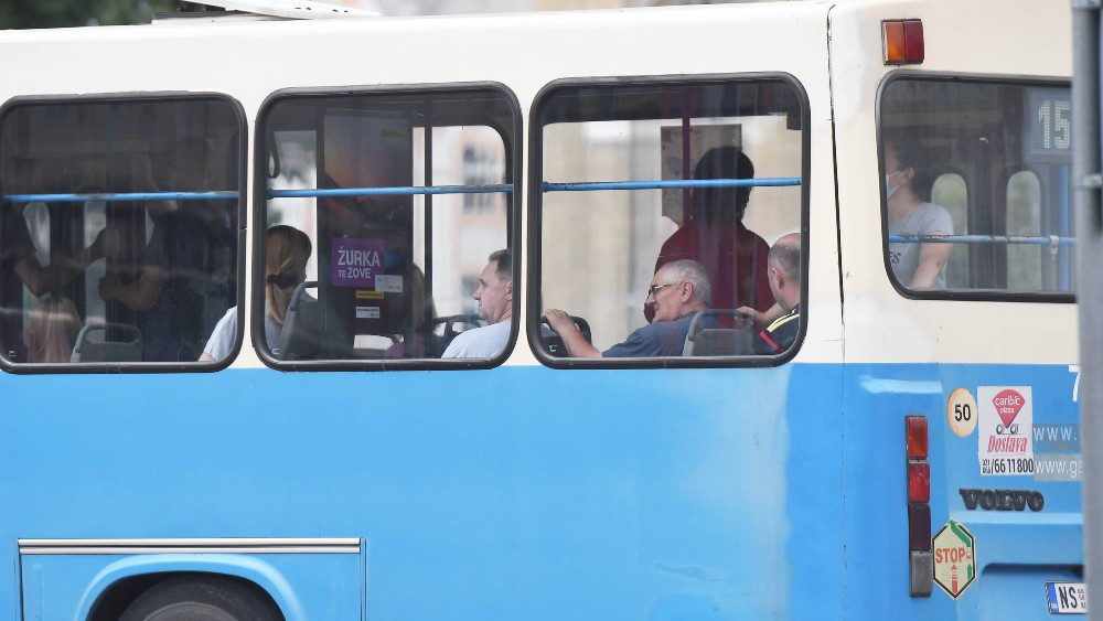 Novi Sad: Otvorena autobuska stajališta na Pozorišnom trgu 1