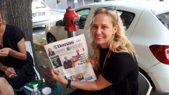 Akcija podela novina prolaznicima povodom rođendana Danasa Novinari i urednici Danasa delili rođendanski broj na ulicama više gradova (FOTO) 23