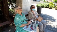 Akcija podela novina prolaznicima povodom rođendana Danasa Novinari i urednici Danasa delili rođendanski broj na ulicama više gradova (FOTO) 21