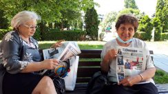 Akcija podela novina prolaznicima povodom rođendana Danasa Novinari i urednici Danasa delili rođendanski broj na ulicama više gradova (FOTO) 20