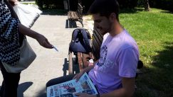 Akcija podela novina prolaznicima povodom rođendana Danasa Novinari i urednici Danasa delili rođendanski broj na ulicama više gradova (FOTO) 19