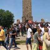 Hiljade ljudi na Gazimestanu, policija oduzimala srpska obeležja 2