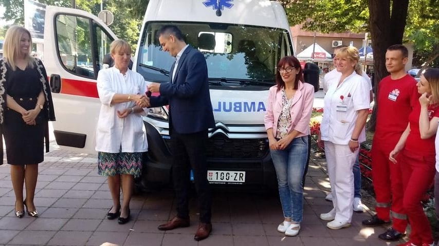 Grad donirao novo sanitetsko vozilo Domu zdravlja Smederevo 1