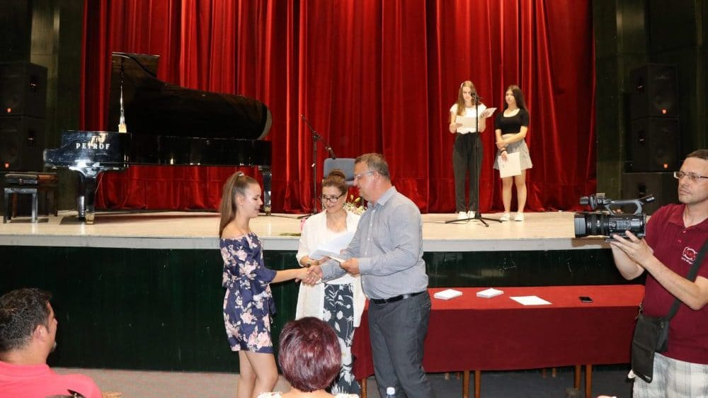 Kladovo: Opština nagradila najbolje đake 1