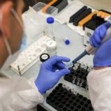 Britanija odobrava preventivnu terapiju protiv kovida kompanije Astra Zeneka 3