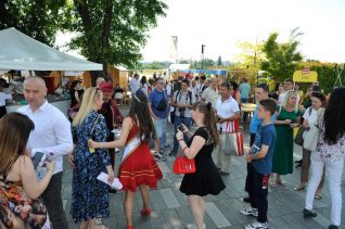 Otvoren treći "Good food and wine" festival na Sava promenadi (FOTO) 2