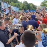 Slavlje maturanata u Užicu: Trube, kolo i zastave, uprkos koroni (VIDEO) 4