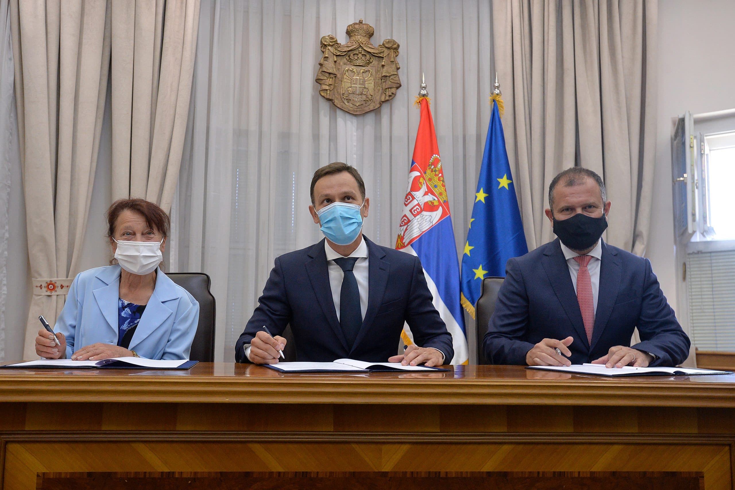 Mali potpisao ugovor sa dobitnicom stana u nagradnoj igri „Uzmi račun i pobedi“ 1