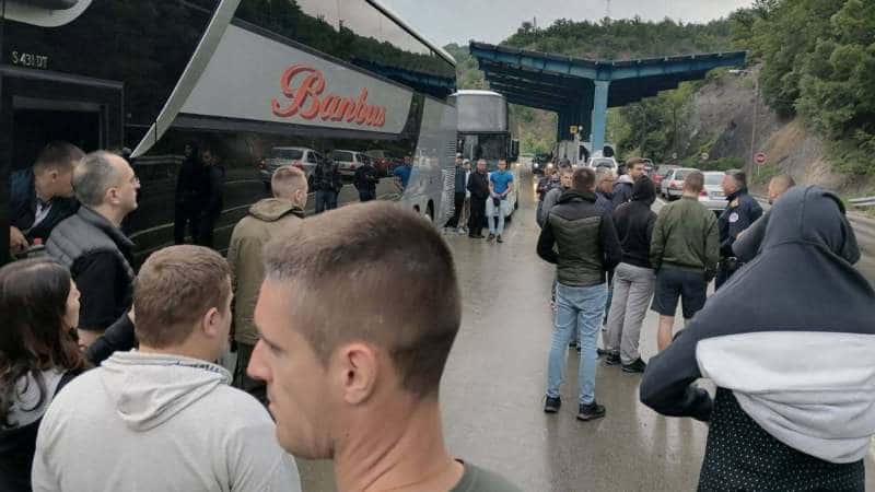 Kosovska policija ne dozvoljava da dva srpska autobusa uđu na Kosovo 1