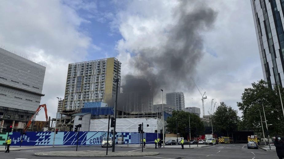 U Londonu izbio požar u blizini železničke i metro stanice 1