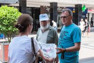 Akcija u Nišu Novinari i urednici Danasa delili rođendanski broj na ulicama više gradova (FOTO) 3