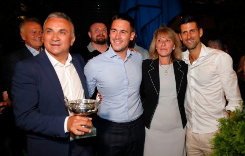 djokovic-party-proslava-78140 Žurka u čast Novaka Đokovića, trubači na dočeku zasvirali „Bože pravde“ (FOTO) 6