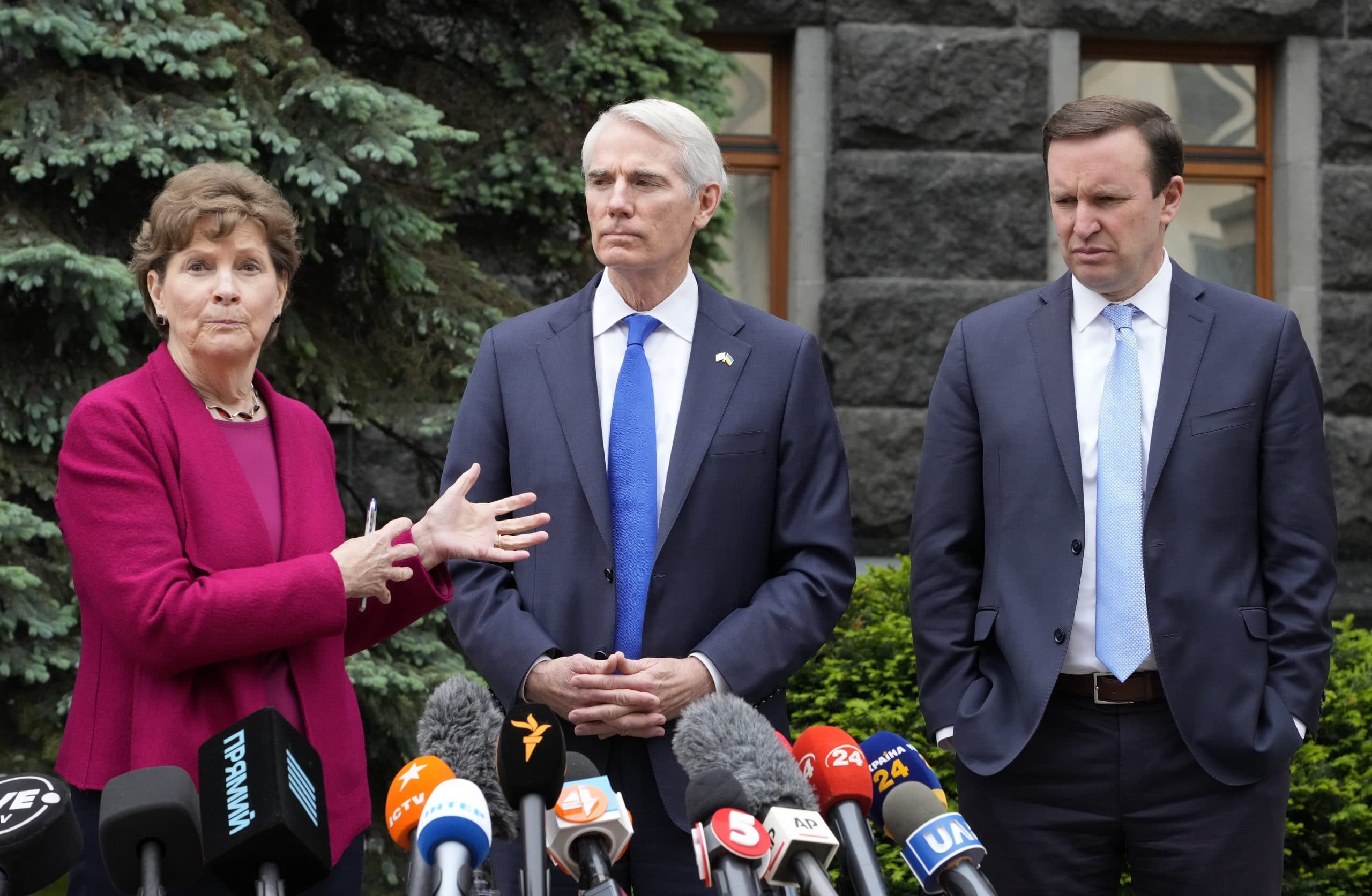 Ukrajinski predsednik tvrdi da su ruske trupe ostale u blizini Ukrajine 1