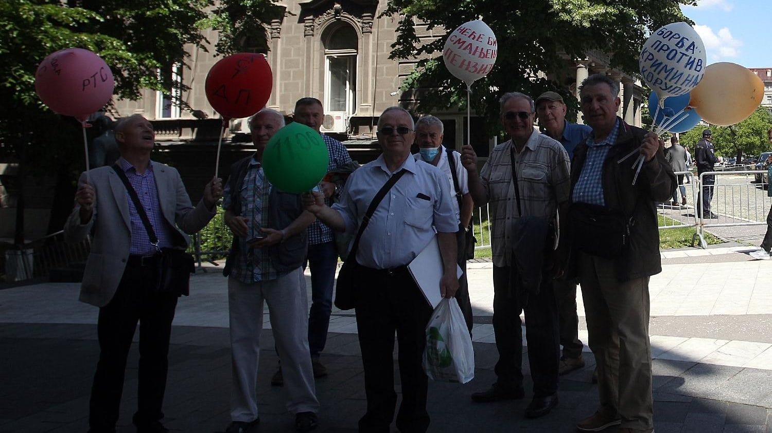 Udruženje sindikata penzionisanih vojnih lica: Daćemo Vučiću vitamine 1