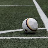 Fudbaler u Obali Slonovače preminuo pošto se tokom meča srušio na teren 1