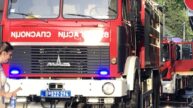 Zbog dehidracije prilikom gašenja požara u Beogradu dva vatrogasca u bolnici (FOTO) 3