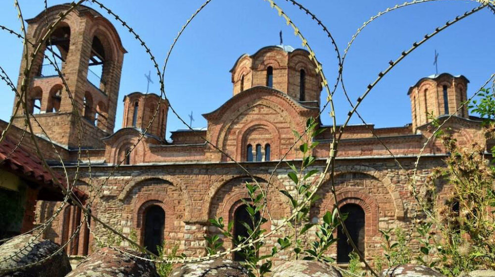 "Rebrendiranje" crkve Bogorodice Ljeviške u Prizrenu u boji albanske zastave 1