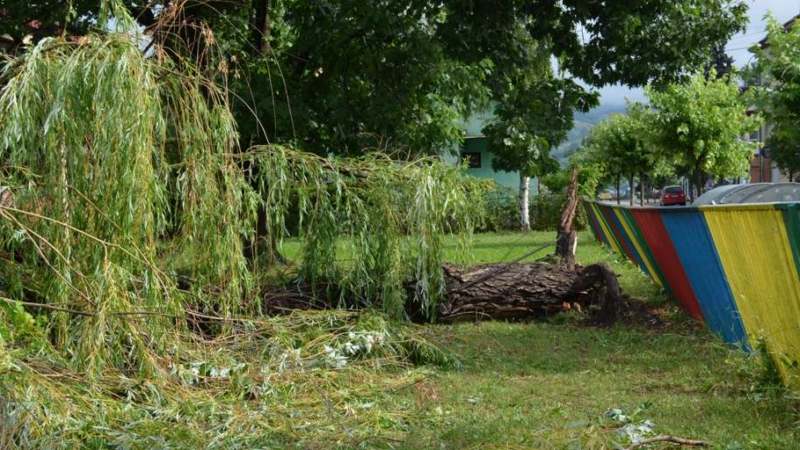 Nevreme sinoć protutnjalo kroz Donji Milanovac (FOTO) 1