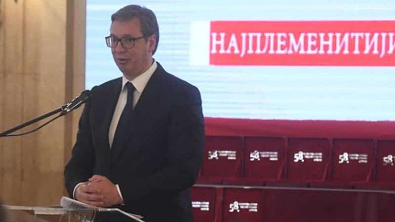 Vučić na uručenju plakete za podvig godine: Srbija otvorila vrata za vakcine više od drugih 1