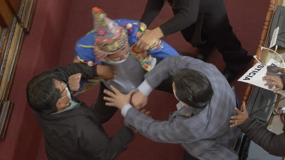 Tuča u bolivijskom parlamentu 1