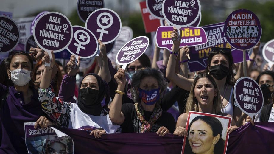Više od 1.000 žena demonstriralo u Istanbulu protiv povlačenja Turske iz Istanbulske konvencije 1
