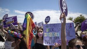 Više od 1.000 žena demonstriralo u Istanbulu protiv povlačenja Turske iz Istanbulske konvencije 2 Više od 1.000 žena demonstriralo u Istanbulu protiv povlačenja Turske iz Istanbulske konvencije 2