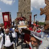 Na Vidovdan se bolje vidi: Koja je razlika između srpske zastave na Gazimestanu i albanske na Dan zastave? 7