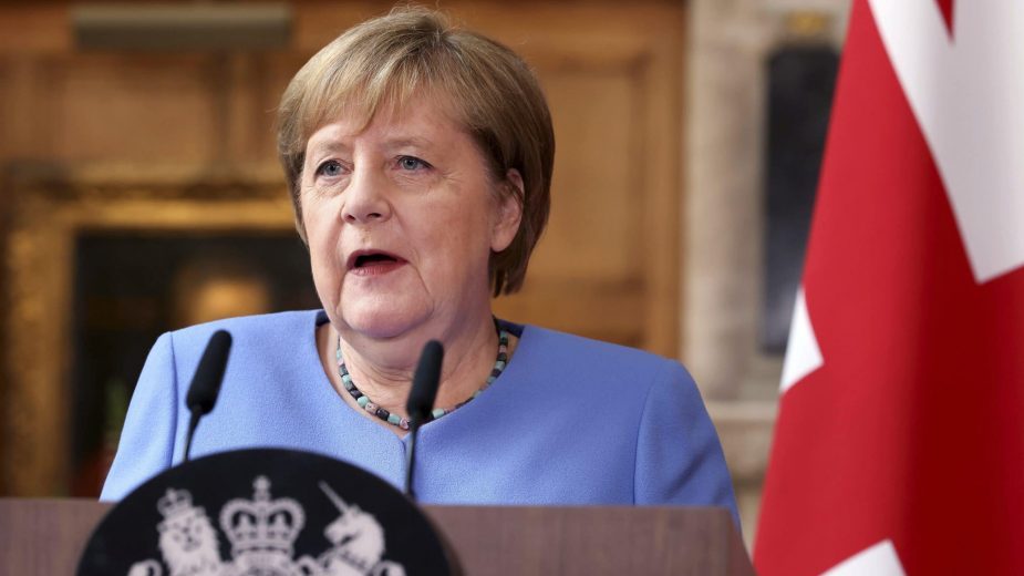 Merkel vrlo zabrinuta zbog gužvi na završnim utakmicama Eura 1